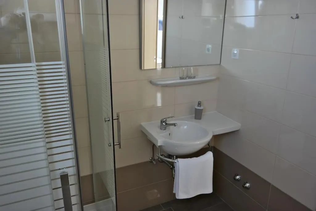 House Natali 70M From The Beach - Free Ev Top Up Rtina