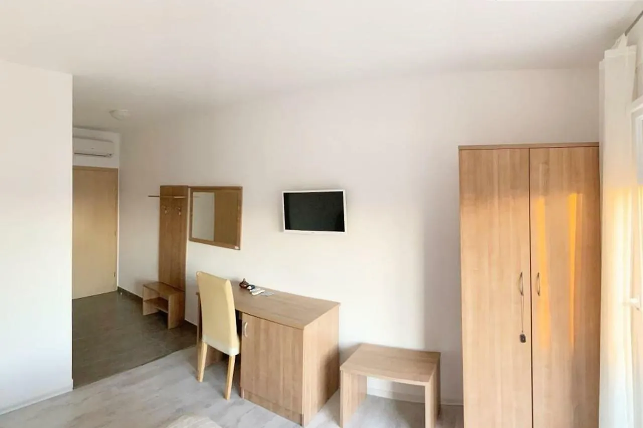 House Natali 70M From The Beach - Free Ev Top Up Rtina 0*,  Croatia